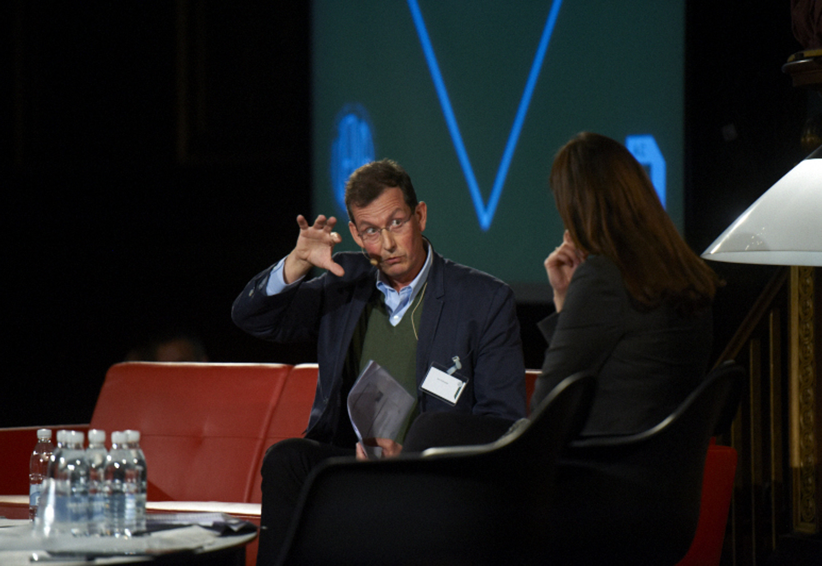 Hvad Er Det Du Ikke Forstår SPØRGSMÅLSTEGN Jens Schovsbo Diskuterer Med Line Gertsen
